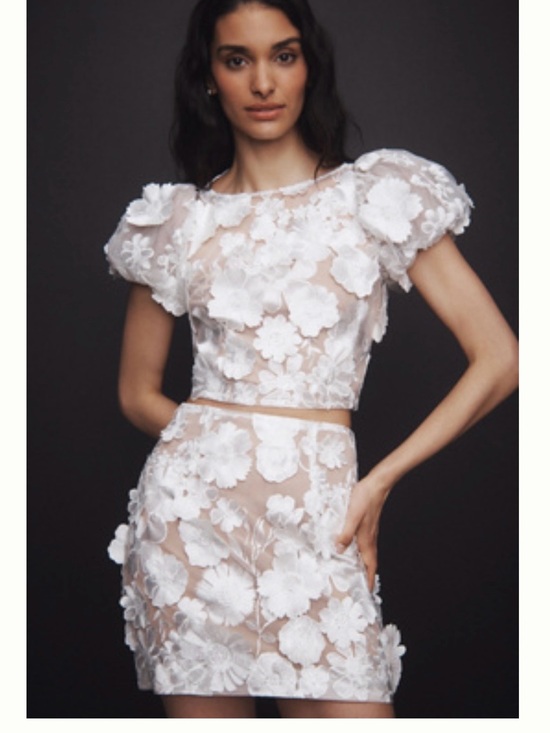 Elliatt Dresses & Skirts - Elliatt 2 piece white skirt set!